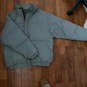 Essentials fear of god puffer jacket. Worn once.